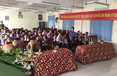 Chuyên đề giáo dục Pháp luật của Công an thành phố Hà Nội tại trường THCS Ái Mộ